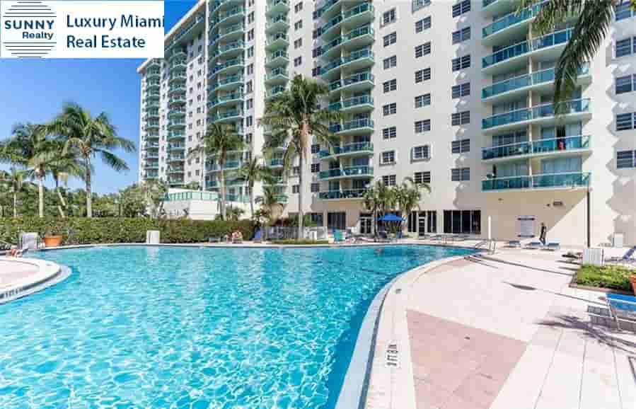 Oceanview Sunny Isles Condo pool