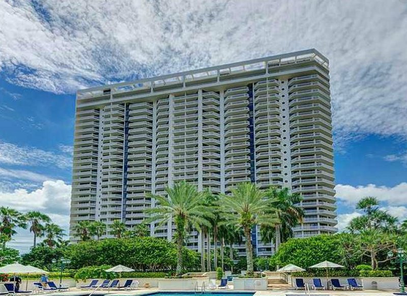 Williams Island 2000 Condo For Sale