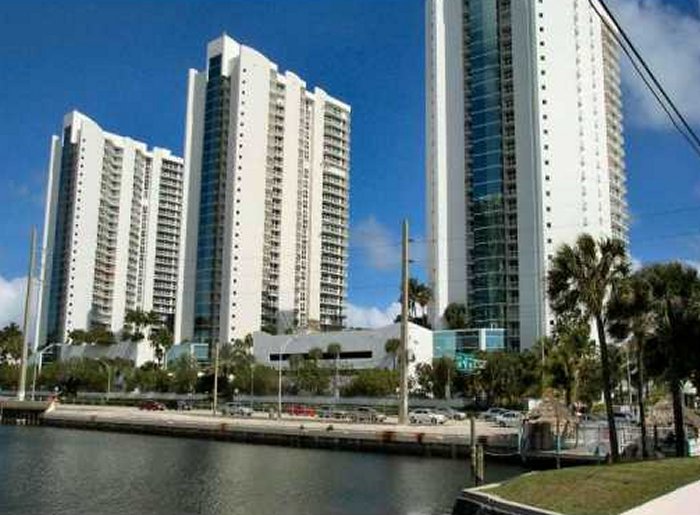 Oceania One Sunny Isles Condo